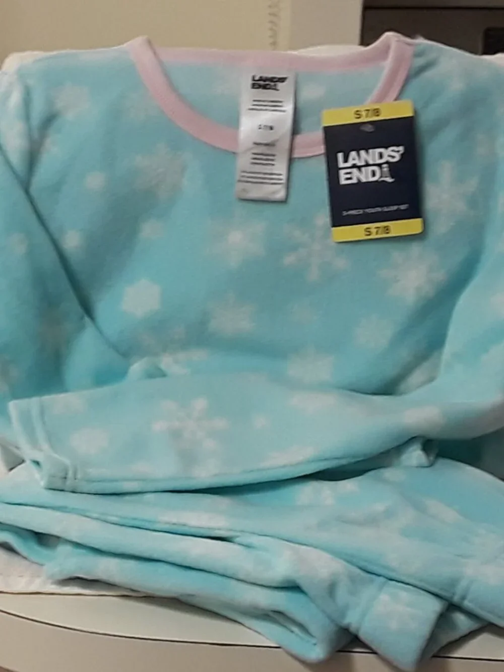 Lands' End Girls 2pc Pajama Set Size S 7/8 NWT Green, White Snowflake, Pink Trim